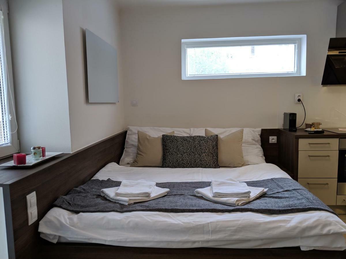 Ap10 - Apartments 4U Brezinova "Overnight Simply" Hradec Králové Exterior foto